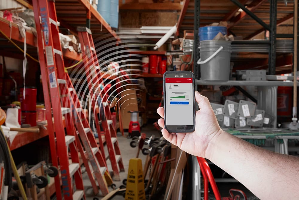 SmartPhone using bluetooth tracking of Milwaukee tools