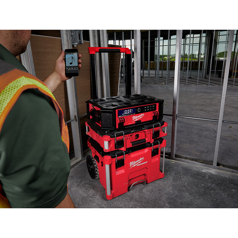 Milwaukee 2950-20 M18™ PACKOUT™ Radio + Charger - 4